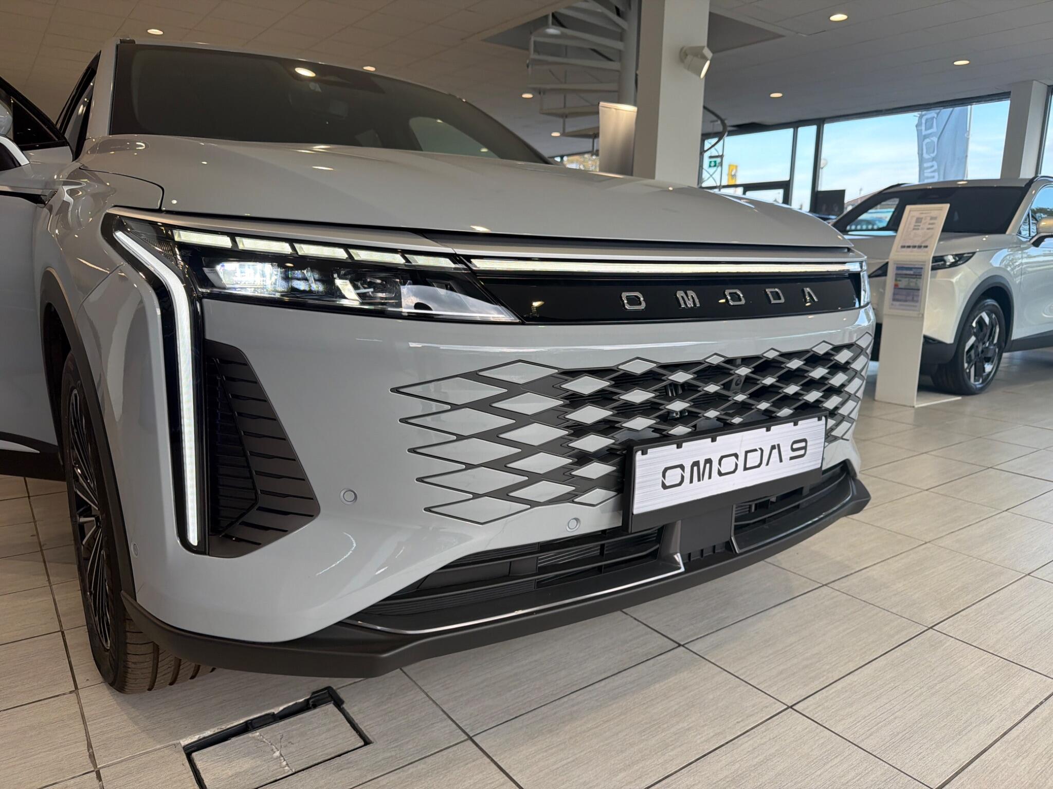 Large vehicle image